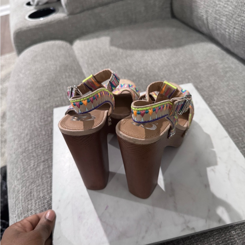 Gianni Bini Brown Wedge Sandals Elegant Design